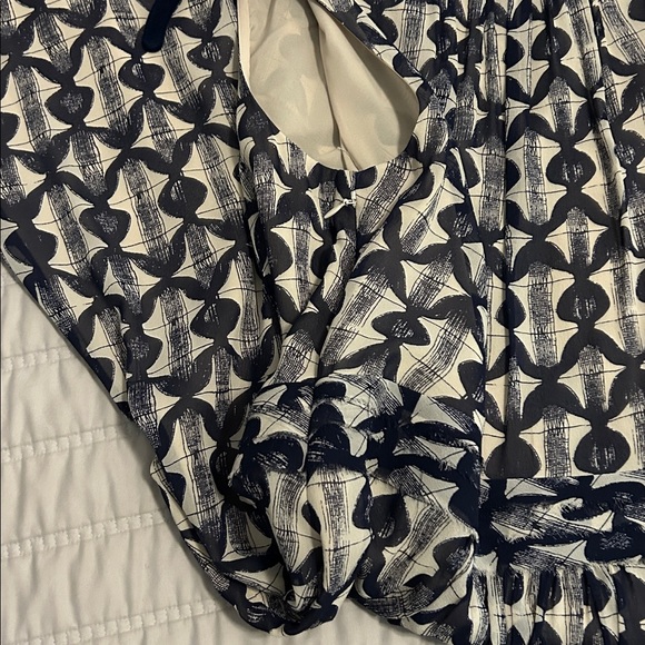 Tory Burch Sleeveless Silk Dress - w faux wrap skirt. Size 8 - Picture 9 of 11